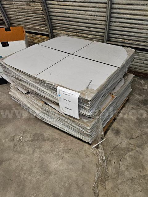 Lot of tiles (3 Pallets)