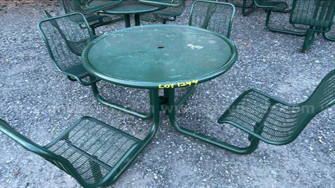 Metal picnic tables (lot 1244)
