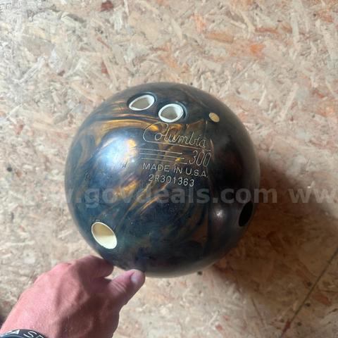 Columbia 300 Bowling Ball