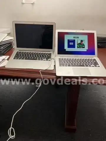 Lot of 10: Apple MacBook Air 11-inch (Model A1465)
