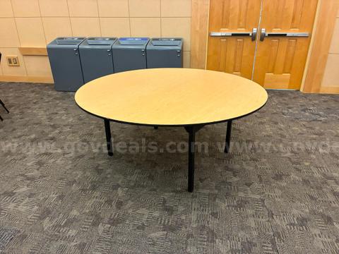 6' round event tables - Lot of 7 tables (Lot 1 of 3)