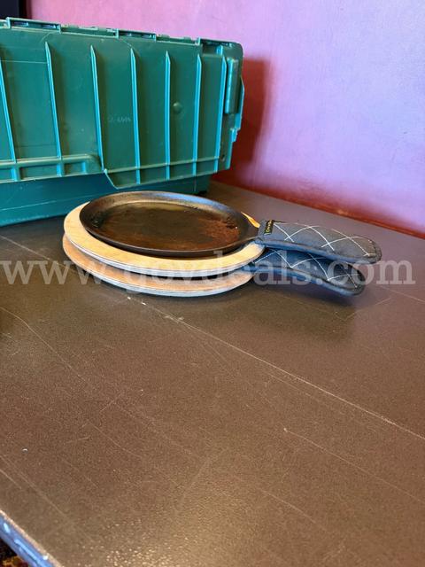Cast iron fajita pans