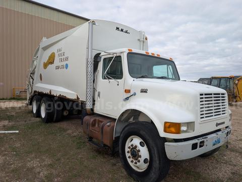 1999 International 4900 Tandem Truck – 8.7L L6 Diesel