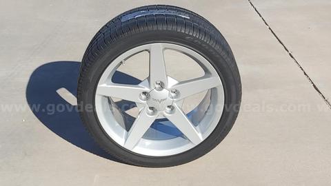 Set of 4 OEM 2005 Chevrolet Corvette C6 Wheels & Tires