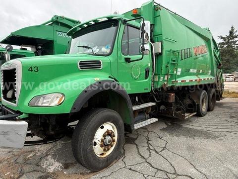 2012 freightliner garbage truck mcneilus rear loader body CNG