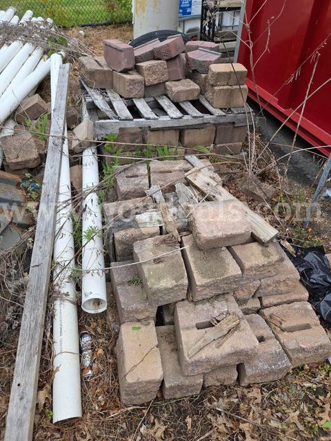 LOT of (2) Pallets Landscaping Blocks