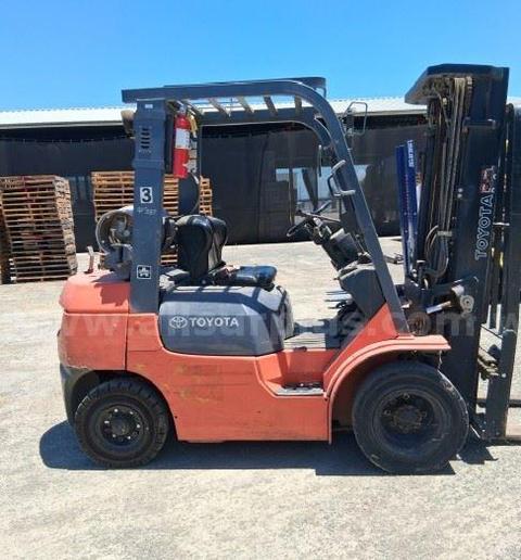 Toyota 7FGU25 Forklift