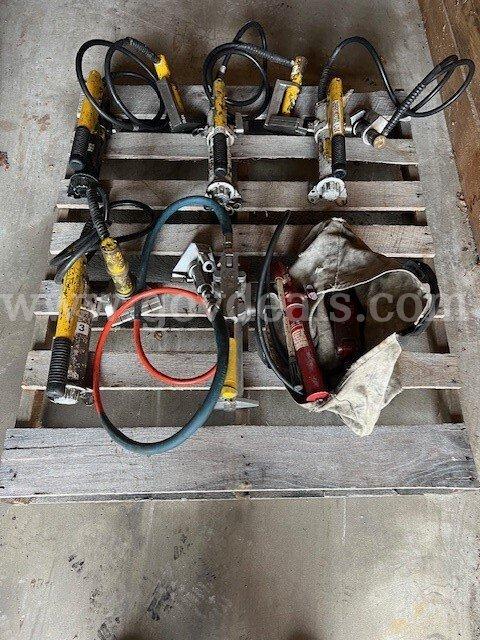 USED Lot of (6) Hydraulic Hand Pumps