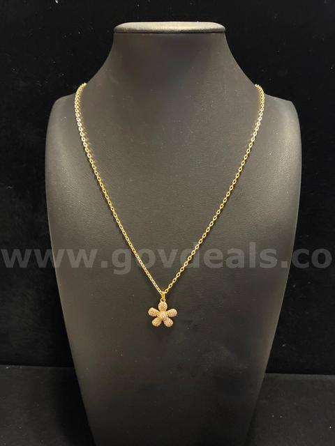 Casual, Ladies, 14K Gold Filled, CZ Daisy Floral Pendant W/ 20” Necklace.