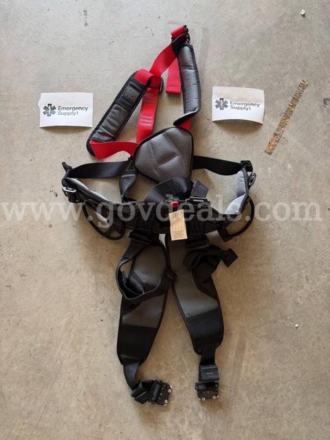 MINT CMC Rescue Response Harness Model 202814 NFPA Class III Rope  SHIPPING AVAILABLE