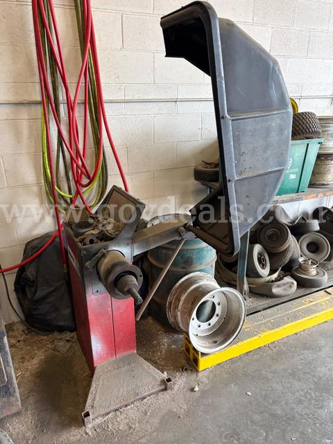 Coats Tire Machine and Balancer