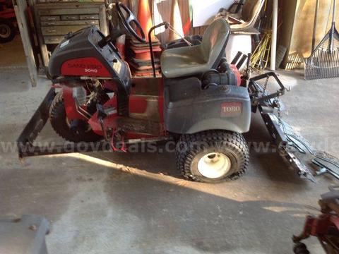 Toro Mdl 3040 Sand Pro field/bunker groomer