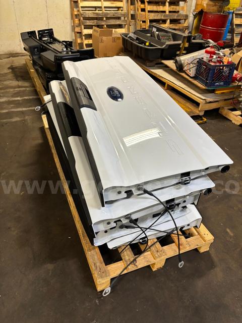 5 FORD F250 TAILGATES & BUMPERS
