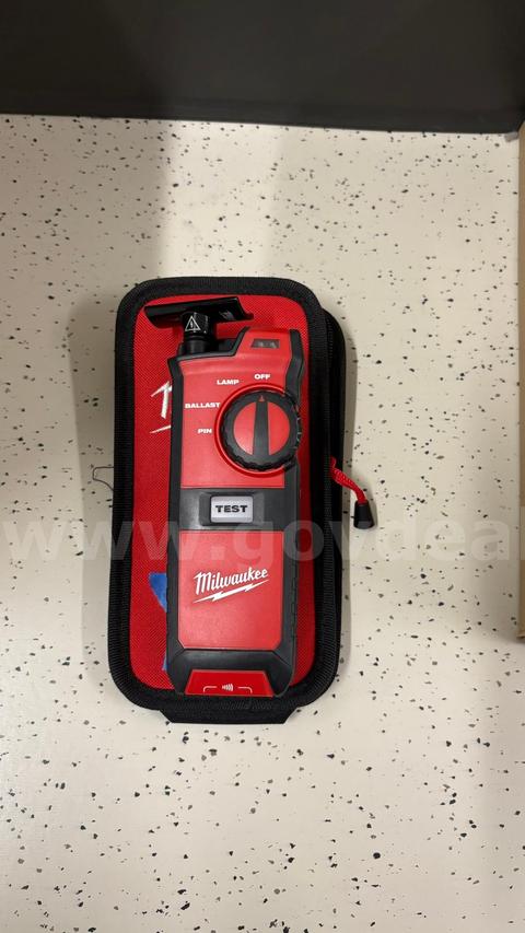 Milwaukee Fluorescent lighting tester - with soft case