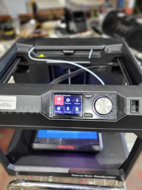 Used 3D desktop printer, MakerBot Replicator