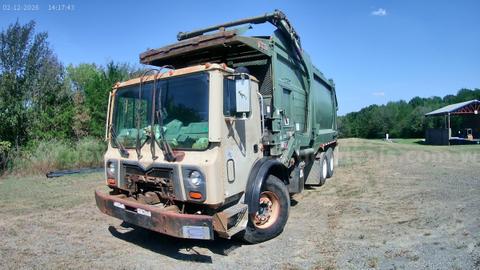2013 Mack MRU613 W/ Heil Half Pack Front Load Body