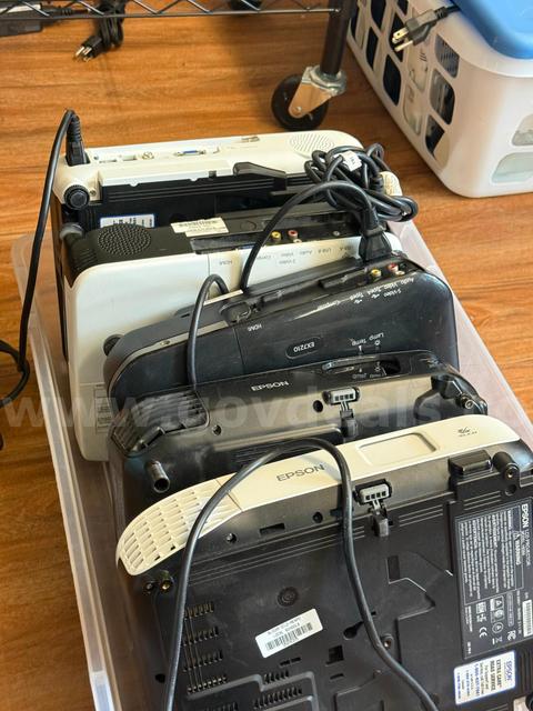 Lot of 5 Epson Projectors