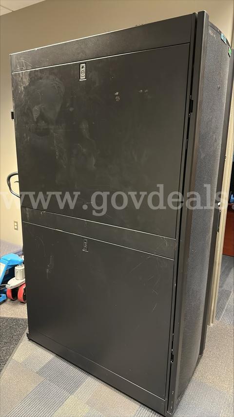 APC NETSHELTER SX ENCLOSURE UPS RACK Model AR3300