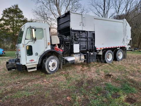 2010 Peterbilt 320 ***RESERVE REDUCED***
