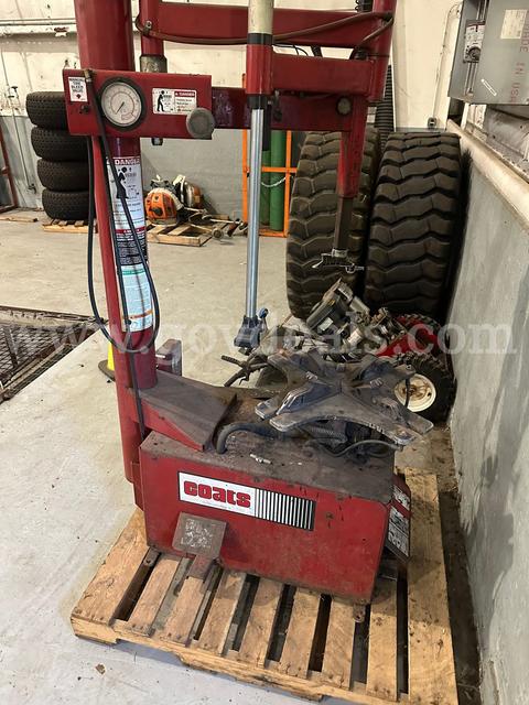 Coats 7065AX is a pneumatic rim-clamp tire changer
