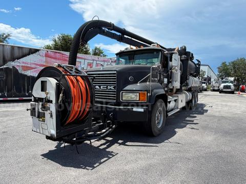 2005 Vactor 2112 Combination Sewer Vacuum Mtd on 2006 Mack CL733 T/A Truck