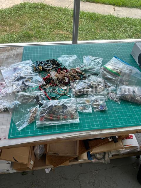 Large Costume Jewelry Lot β Assorted Necklaces, Bracelets, Earrings & Fashion Accessories β 10 lbs 4 oz