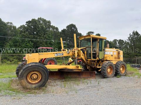 JOHN DEERE MOTOR GRADER 670C