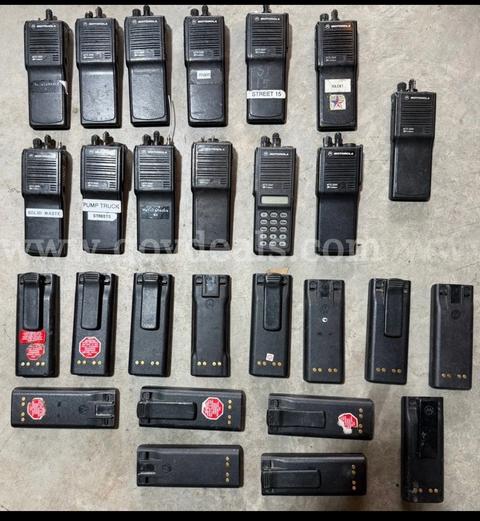 Lot of 13 Motorola MTS2000 Two Way Radio H01UCD6PW1BN Working With 14 Batteries SHIPPING