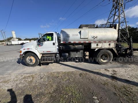 Etnyre 2000 gal Asphalt Distributer on 2015 Ford F750 4x2 S/A Truck