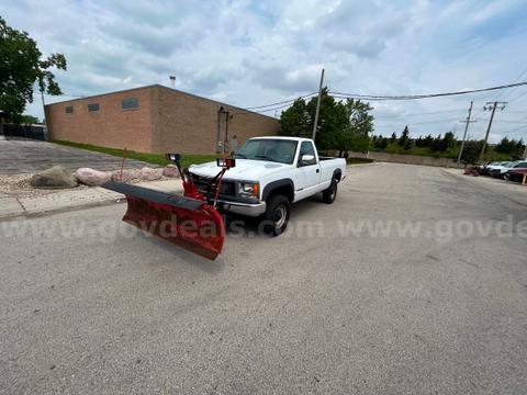 2000 GMC Sierra Classic 2500 with western plow