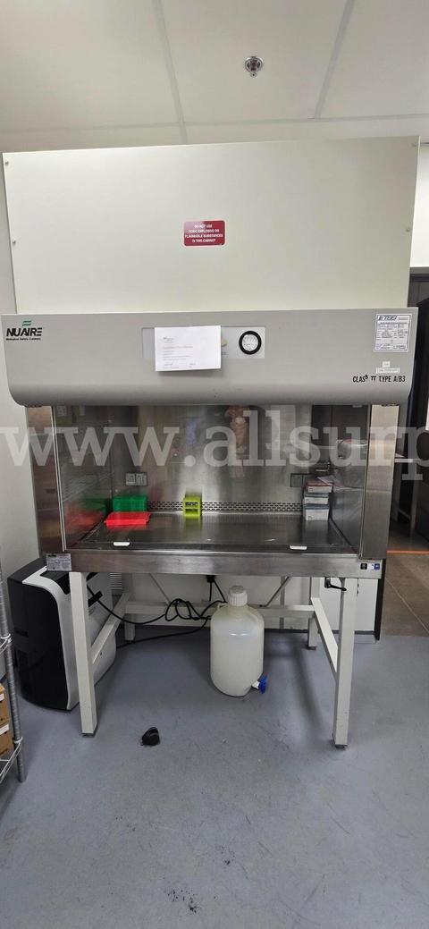 Nuaire NU-425-400 Class II Biological Safety Cabinet