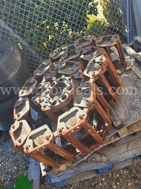 New Holland skid steer tracks