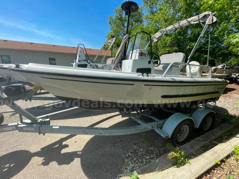 2003 BOSTON WHALER BOAT 17' 6" , TRAILER AND MOTOR