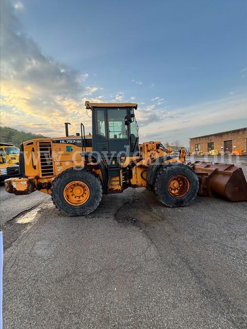 Hyundai HL757‑9A Wheel Loader – Runs / Non‑Mobile Until Repair
