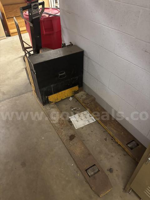 Multiton Pallet Jack Model # WRT 45 27-48  Serial #0805634409