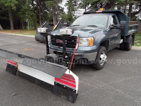 2011 GMC Sierra 3500HD w/ 9’ Dump Body and Blizzard 86110 Snowplow