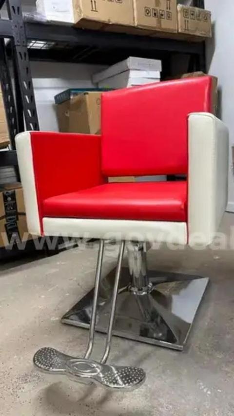 SHIPPING AVAILABLE  Classic Styling Salon Chair for Hair Stylist Hydraulic Barber Chair Beauty Spa Equipment(A1-04)