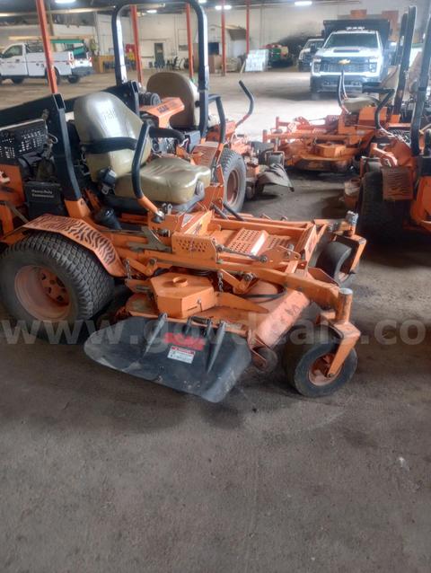 SCAG TURF TIGER 61" ZERO TURN MOWER