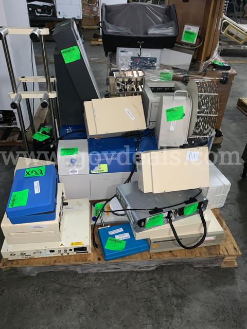 Lab Equipment (14 pcs)