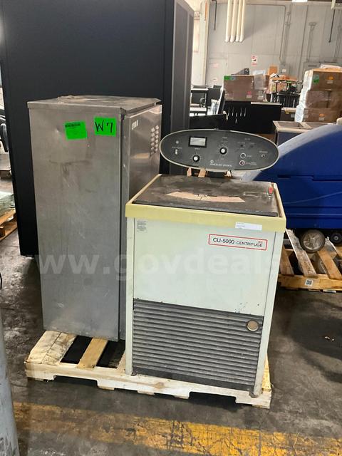 Lab Equipment (2 pcs)