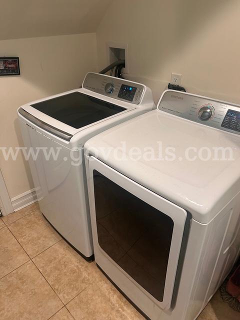 Samsung Duet Washer & Gas Dryer Combo Set – Working Condition – AS-IS