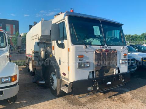 2015 Peterbilt COE 320