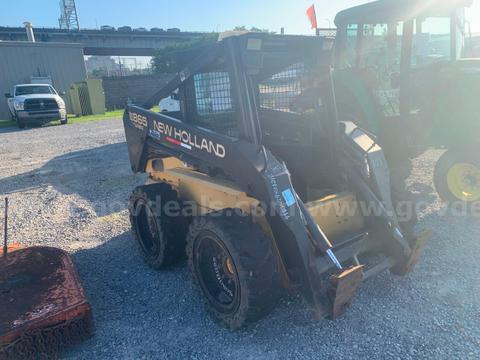 NEW HOLLAND SKID STEER FRONT END LOADER