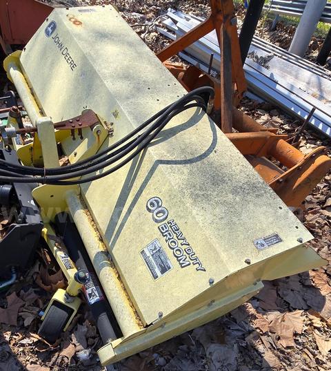 JOHN DEERE 60" HEAVY DUTY BROOM