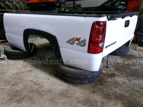 8 FT. CHEVROLET SILVERADO 2500 TRUCK BED WITH TAILGATE, BEDLINER AND TAILLIGHTS