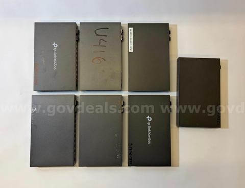 Lot of (7) TP-Link SG2210P Managed PoE Ethernet Switches – Tested Working – Unlocked – Factory Reset – Like-New