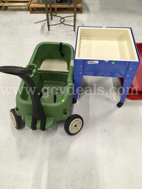 LOT - 1x Water/Sand Table & 1x Wagon