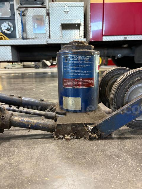 Lincoln AIr/Hydraulic 20 Ton Jack