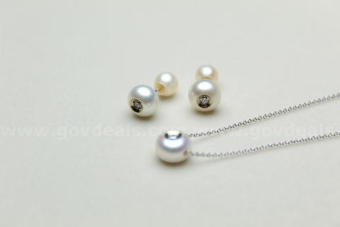 Galatea Diamond in a Pearl 14K Gold Necklace & Earring Set – Designer Jewelry