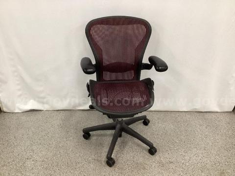 Herman Miller Aeron Classic Burgundy Size B Chair